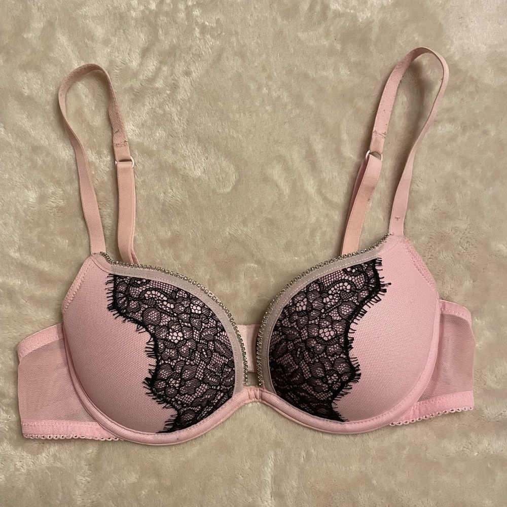 Brand new condition pink push up bra with rhinestone band lace la senza